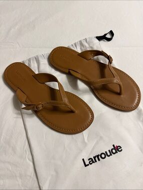Larroude Mary Kate Flat Sandal Caramel Leather (156 157)